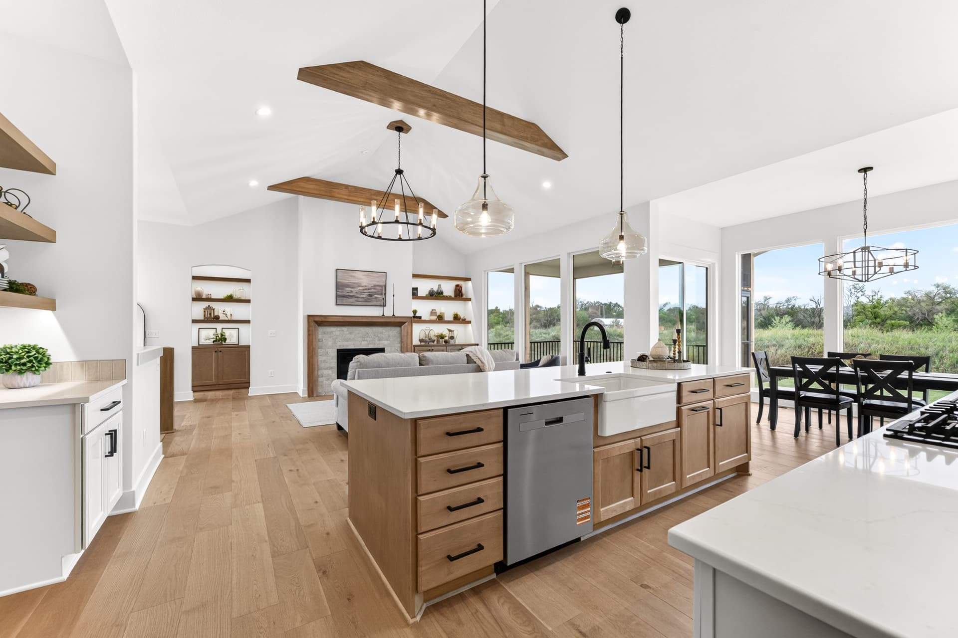 2812 E Kay St · M&M Construction — model home photo 15